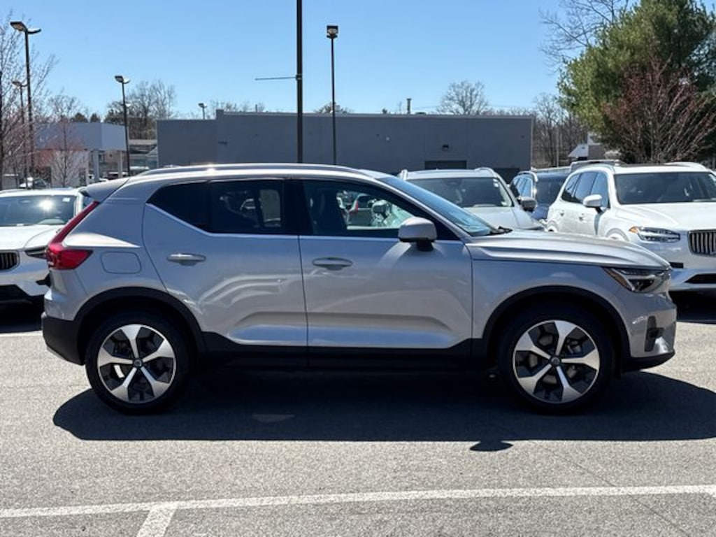 Used 2023 Volvo XC40 B5 AWD Plus Bright SUV