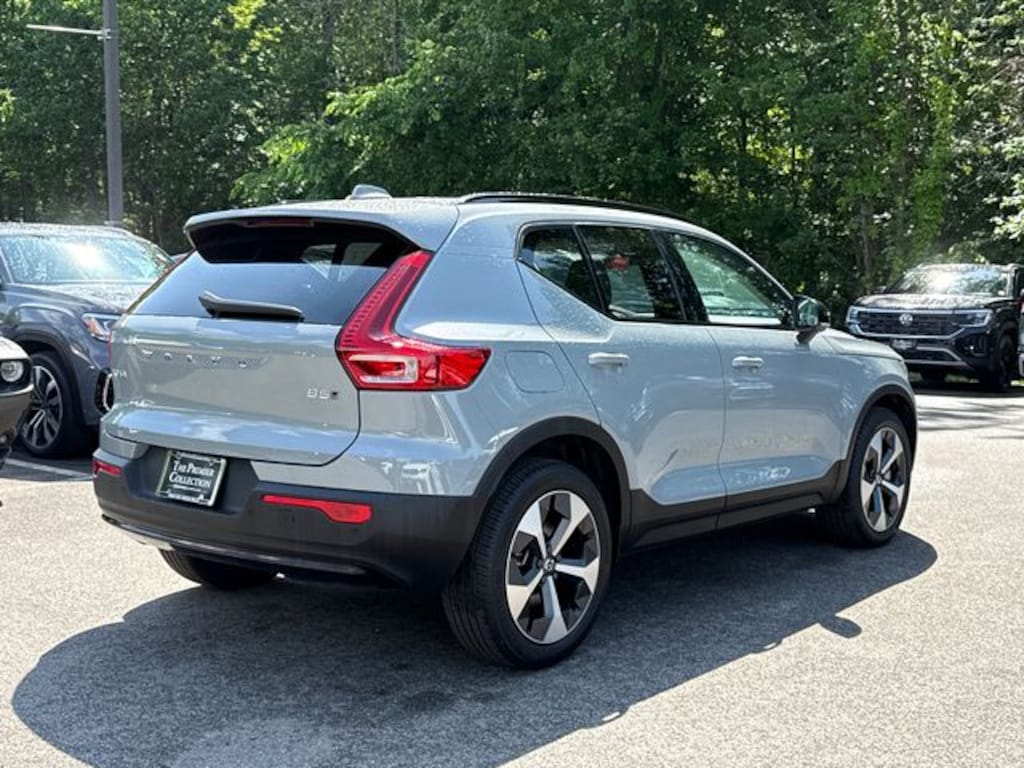 Certified 2025 Volvo XC40 B5 Plus Dark Theme SUV
