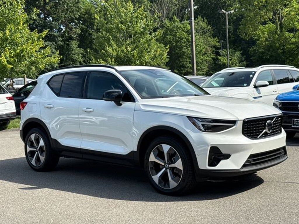 Certified 2026 Volvo XC40 B5 Plus SUV