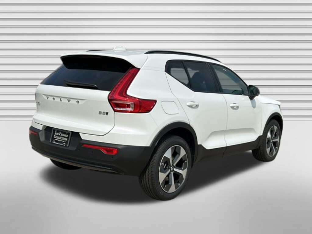 New 2026 Volvo XC40 B5 Plus SUV