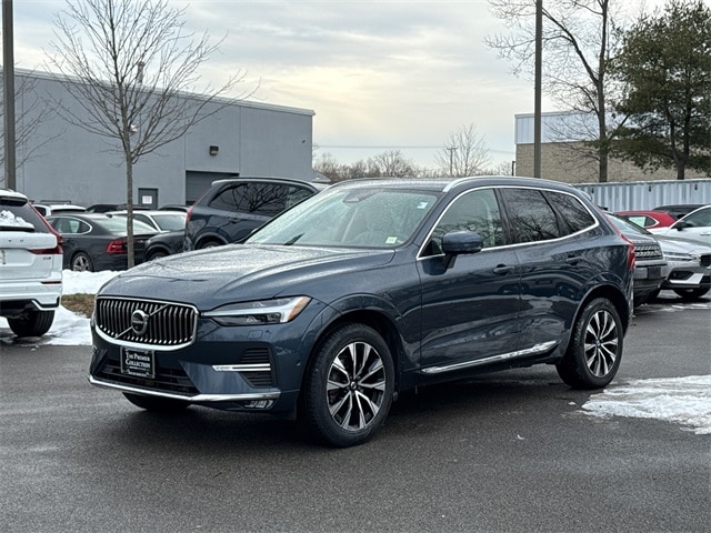 2023 Volvo XC60 Plus's photo