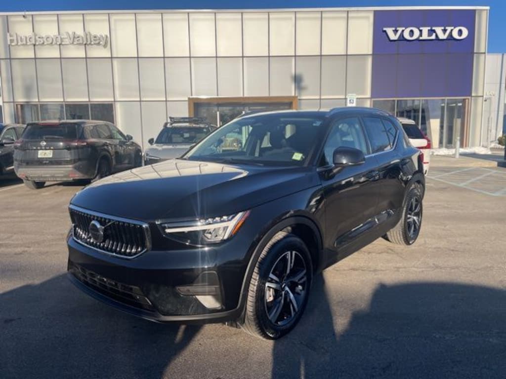 Certified 2025 Volvo XC40 B5 Core Bright Theme SUV