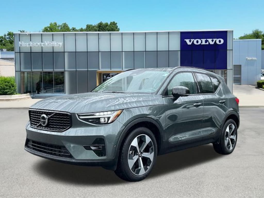 Certified 2026 Volvo XC40 B5 Plus SUV