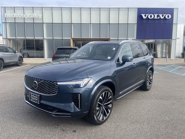 2026 Volvo XC90 Plus's photo