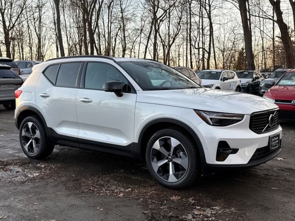 New 2026 Volvo XC40 B5 Plus SUV
