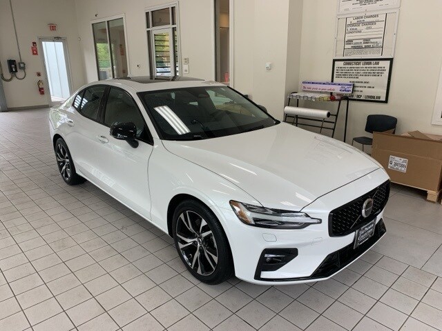 2025 Volvo S60 B5 Core photo 3