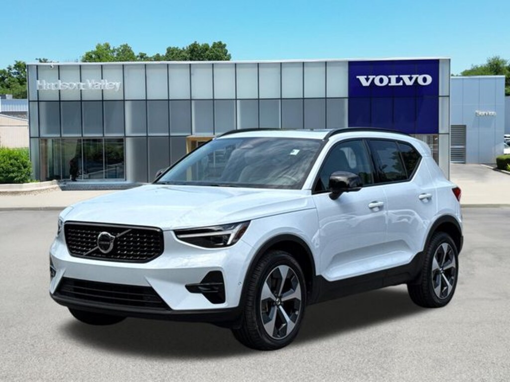 Certified 2026 Volvo XC40 B5 Plus SUV