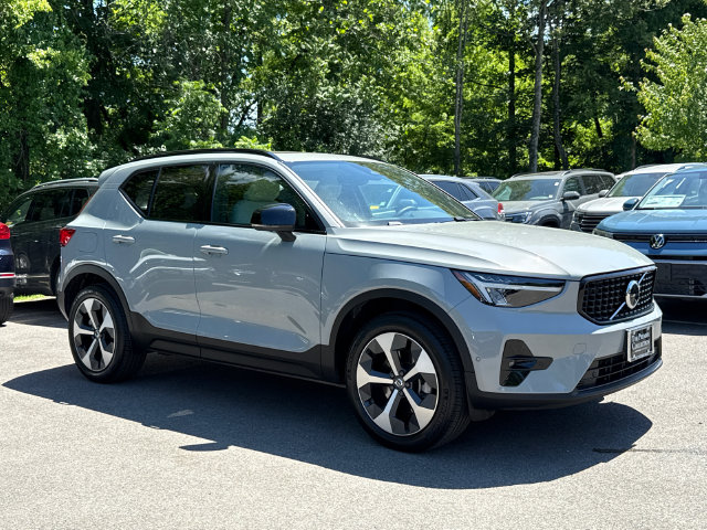 Used 2025 Volvo XC40 B5 Plus Dark Theme SUV