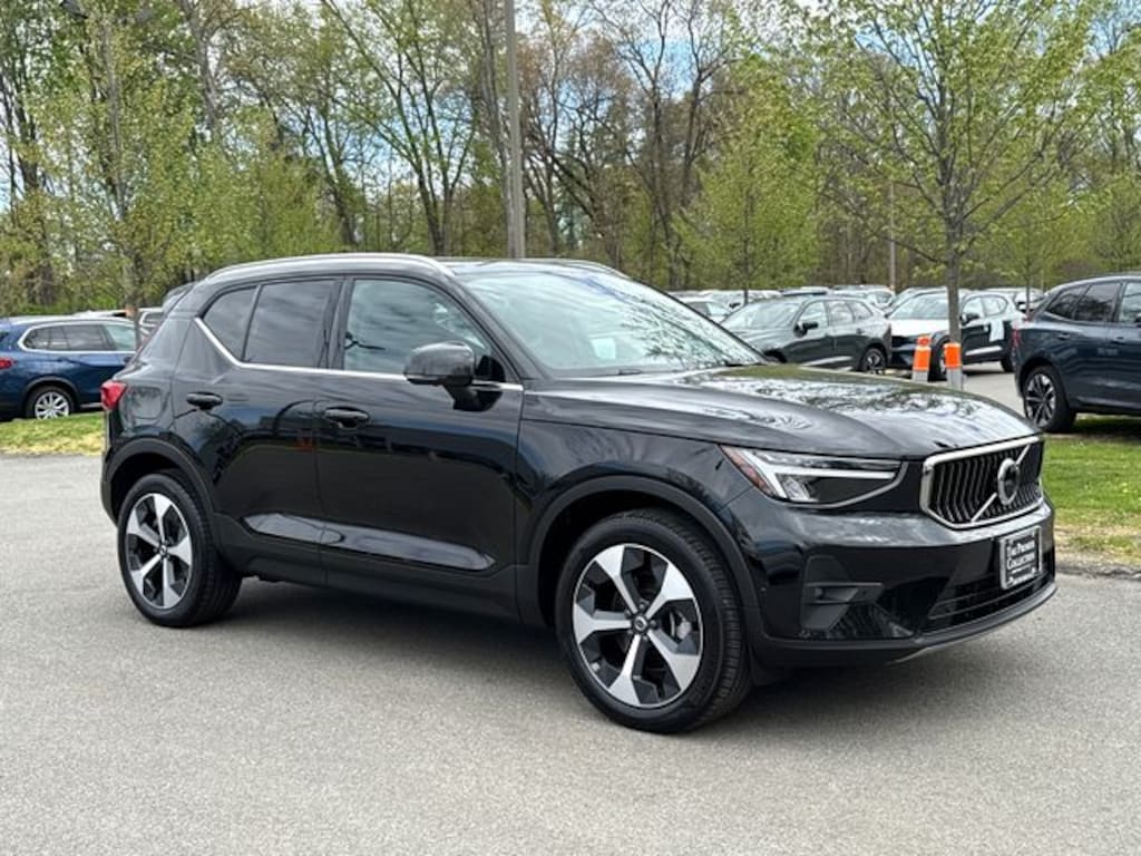 Used 2025 Volvo XC40 B5 Plus Bright Theme SUV