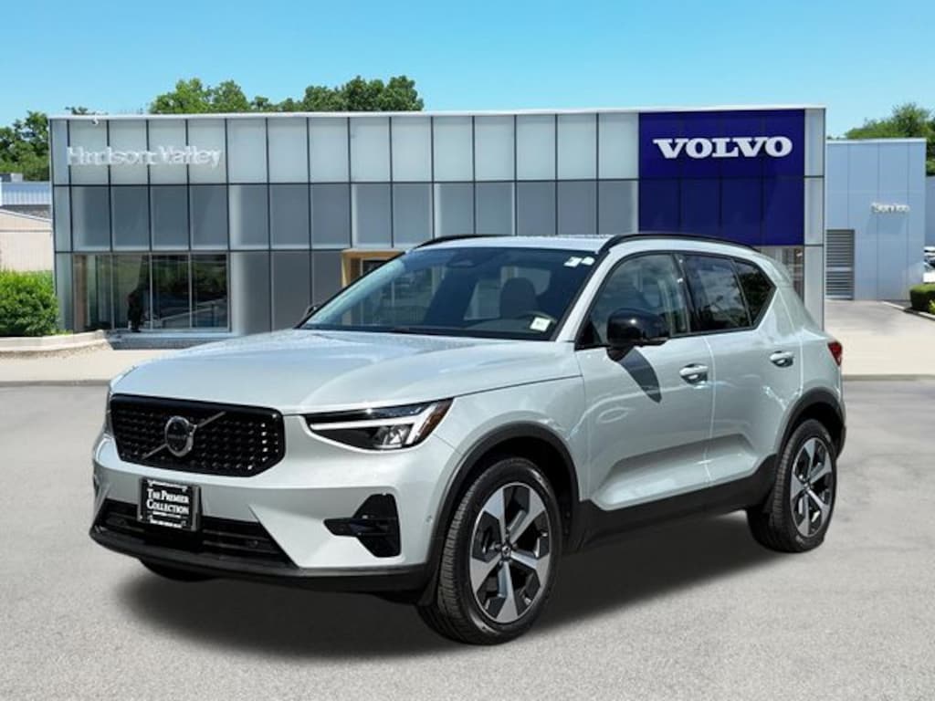 Certified 2025 Volvo XC40 B5 Plus Dark Theme SUV