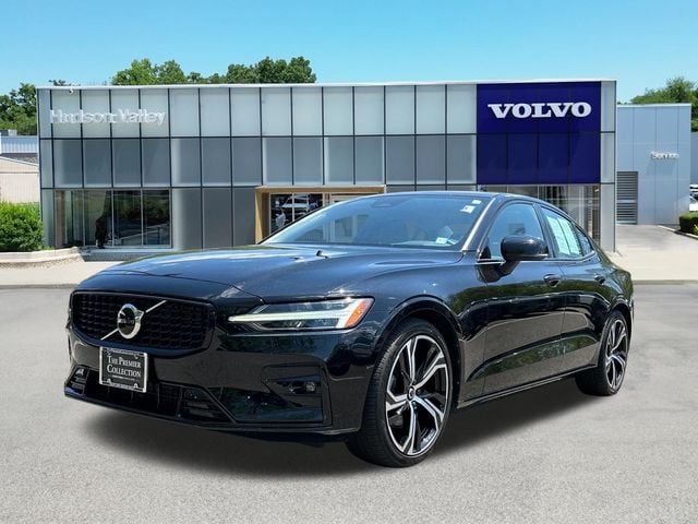 2024 Volvo S60 B5 Core Dark Theme's photo