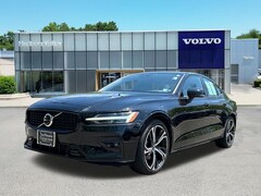 2024 Volvo S60 B5 Core Dark Sedan