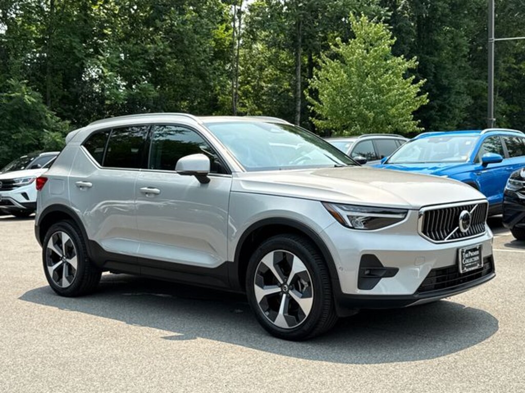 Certified 2025 Volvo XC40 B5 Plus Bright Theme SUV