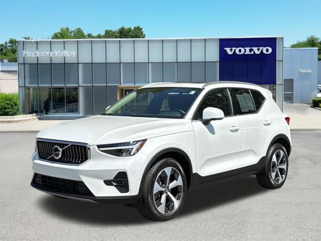 Certified 2025 Volvo XC40 B5 Plus Bright Theme SUV