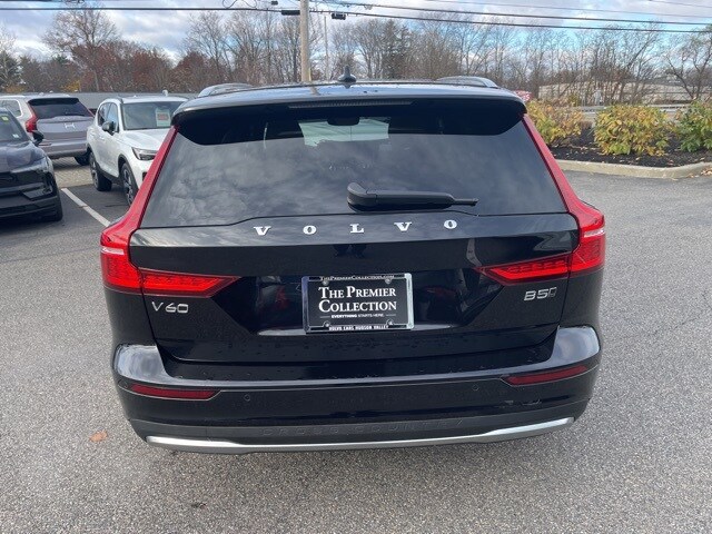 2024 Volvo V60 Cross Country B5 Ultimate photo 3