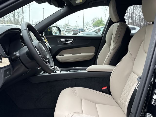 2026 Volvo XC60 Plus - Photo 10