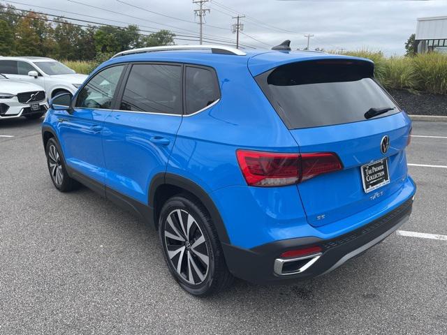 2022 Volkswagen Taos SE photo 2