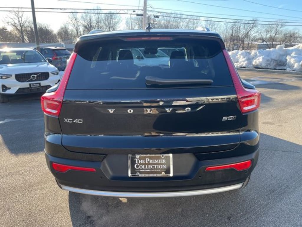 Certified 2025 Volvo XC40 B5 Core Bright Theme SUV