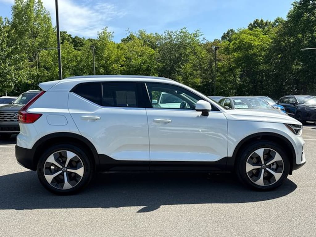 Certified 2025 Volvo XC40 B5 Plus Bright Theme SUV