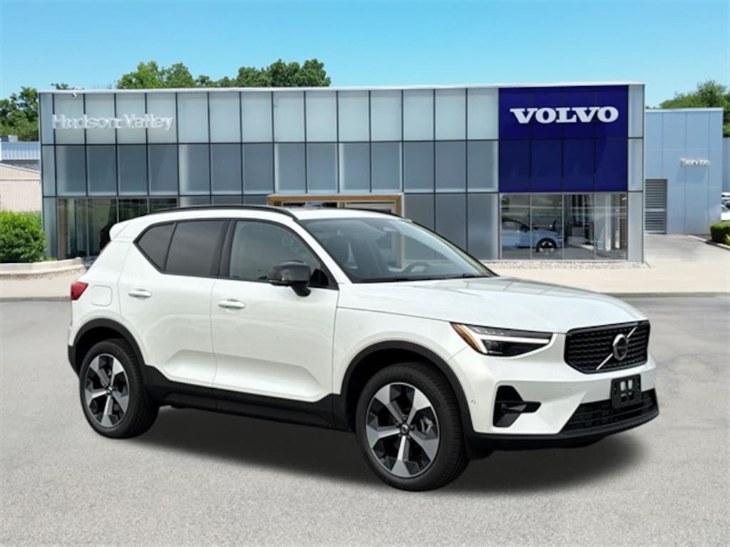 New 2026 Volvo XC40 B5 Plus SUV