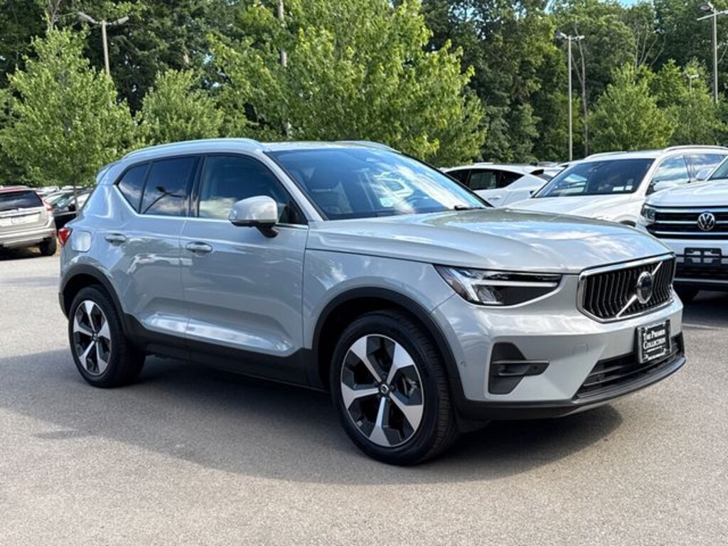 Certified 2025 Volvo XC40 B5 Plus Bright Theme SUV
