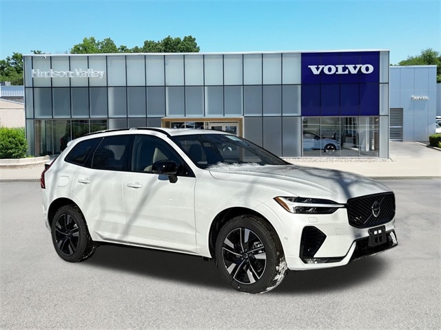 2026 Volvo XC60 Plus's photo