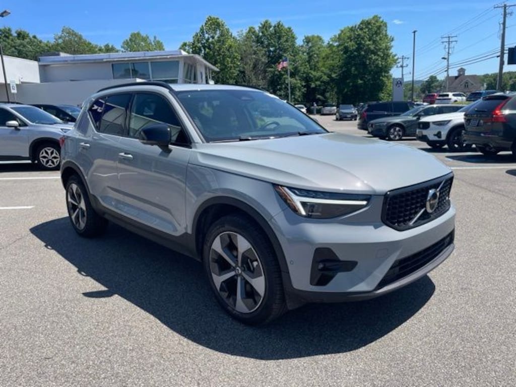 Used 2026 Volvo XC40 B5 Plus SUV