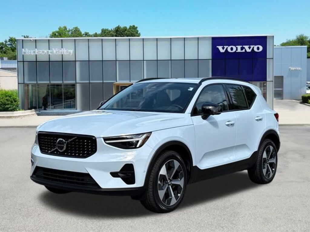 Certified 2026 Volvo XC40 B5 Plus SUV