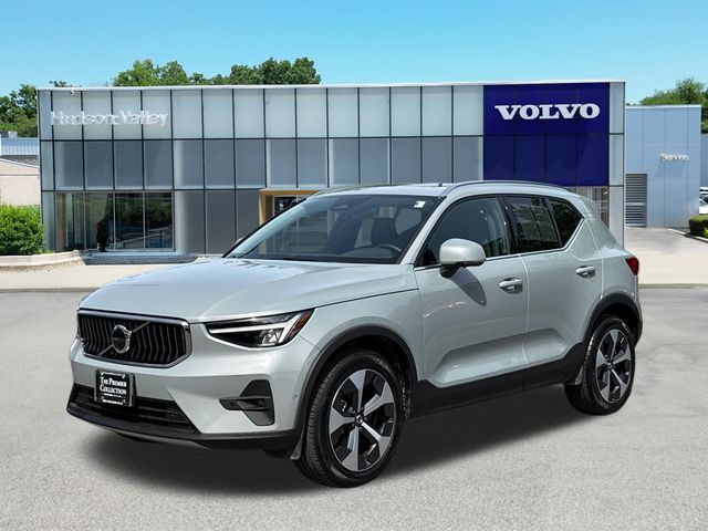 2025 Volvo XC40 B5 Plus Bright AWD's photo