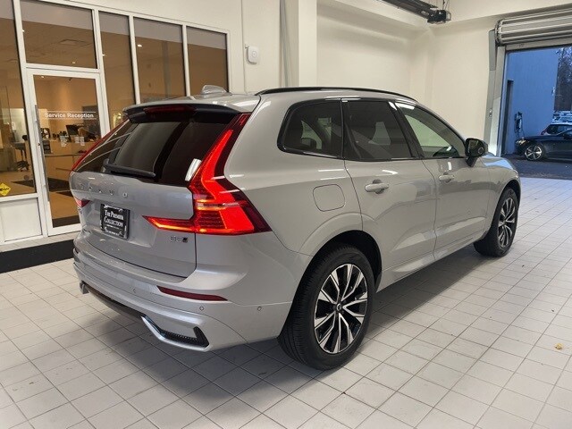 2025 Volvo XC60 B5 Plus photo 4