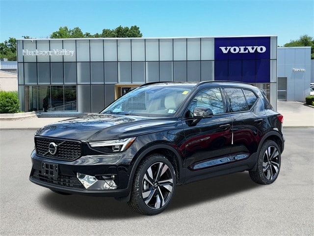 2026 Volvo XC40 Plus's photo