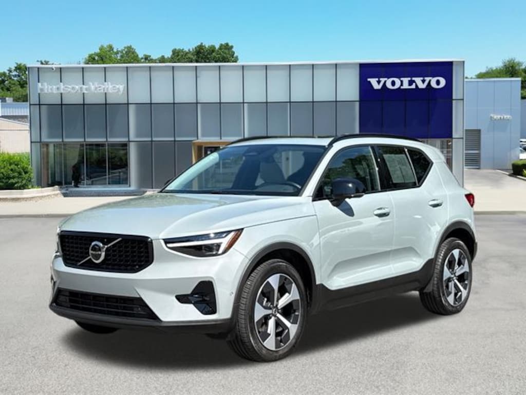 Certified 2026 Volvo XC40 B5 Plus SUV