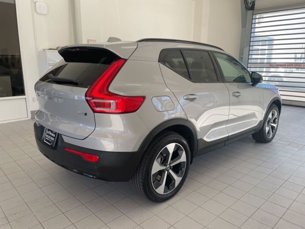 Certified 2025 Volvo XC40 B5 Plus Dark Theme SUV