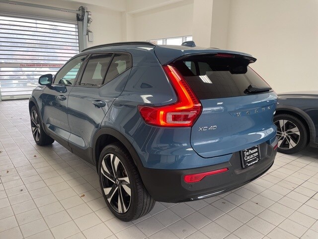 2023 Volvo XC40 AWD Plus photo 2