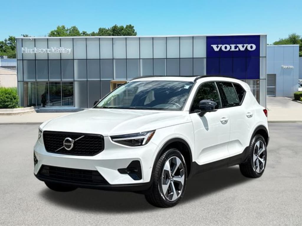 Used 2026 Volvo XC40 B5 Plus SUV