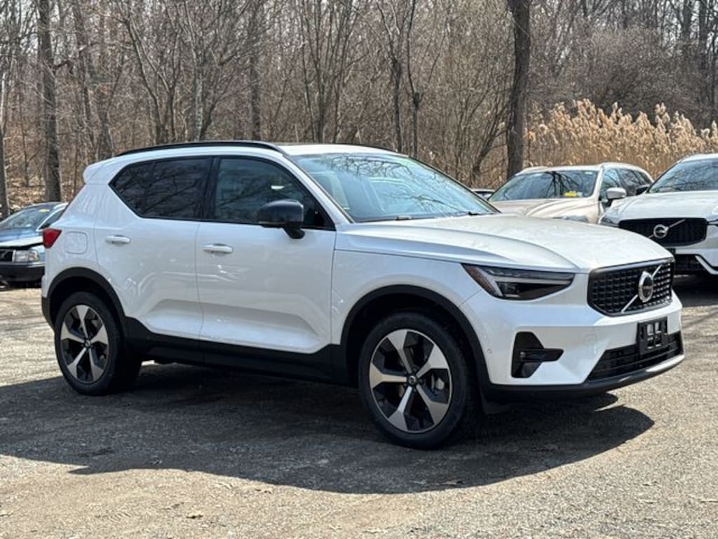 New 2026 Volvo XC40 B5 Plus SUV
