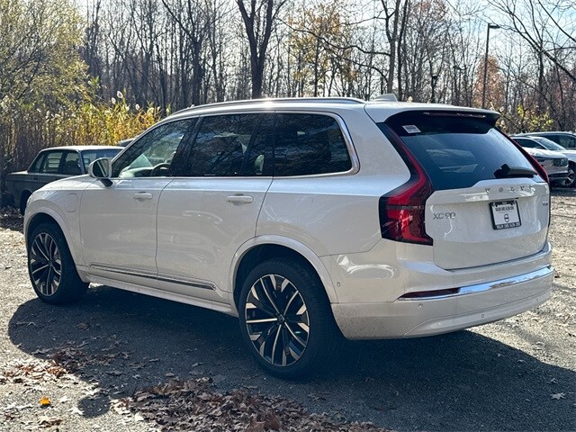 2026 Volvo XC90 T8 AWD Plus photo 4