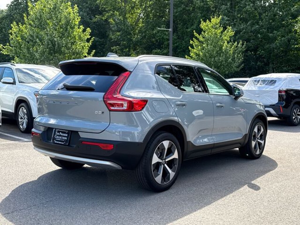 Certified 2025 Volvo XC40 B5 Plus Bright Theme SUV
