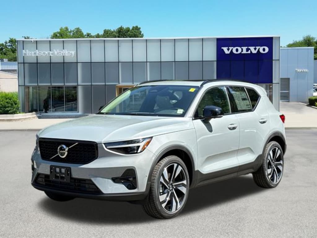 New 2026 Volvo XC40 B5 Ultra SUV