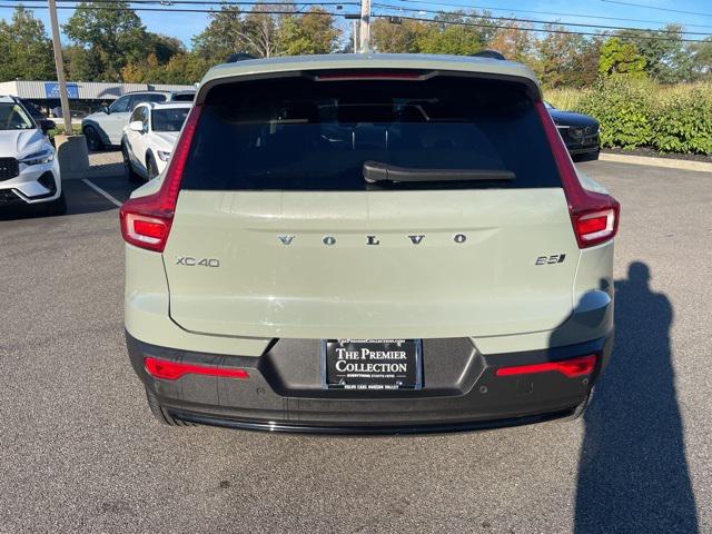 2023 Volvo XC40 AWD Plus photo 2