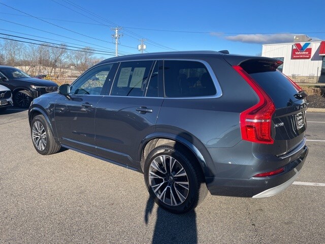 2022 Volvo XC90 T6 AWD Momentum photo 2