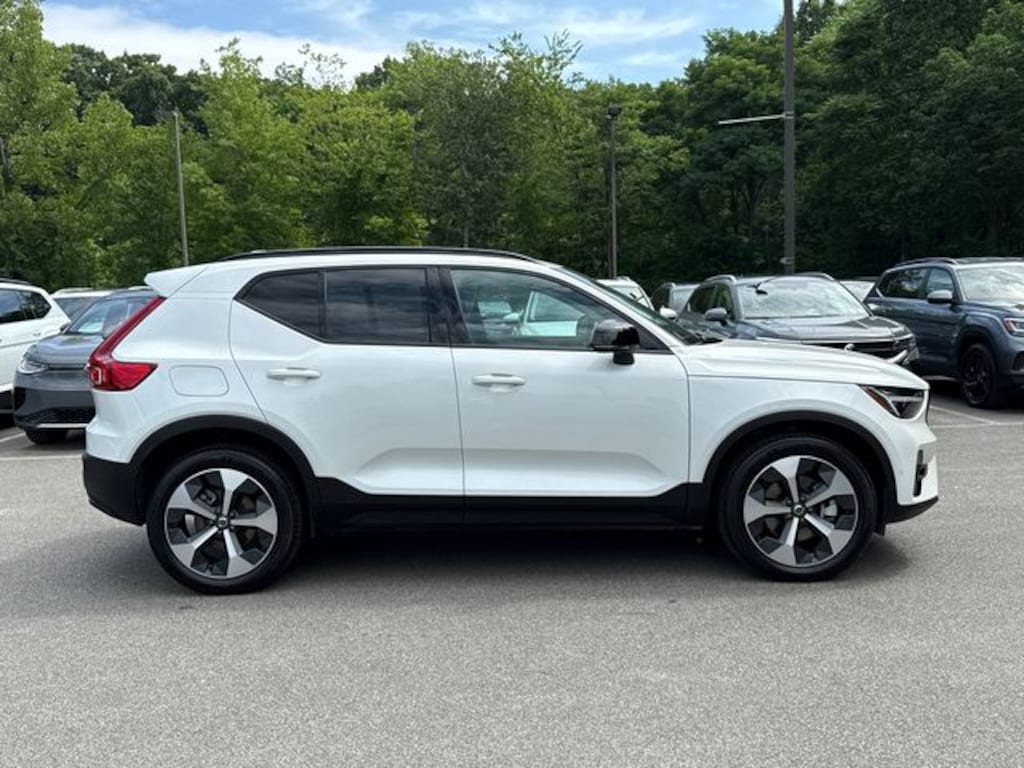 Certified 2026 Volvo XC40 B5 Plus SUV