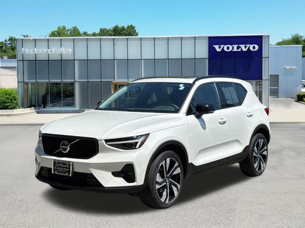Certified 2025 Volvo XC40 B5 Plus Dark Theme SUV