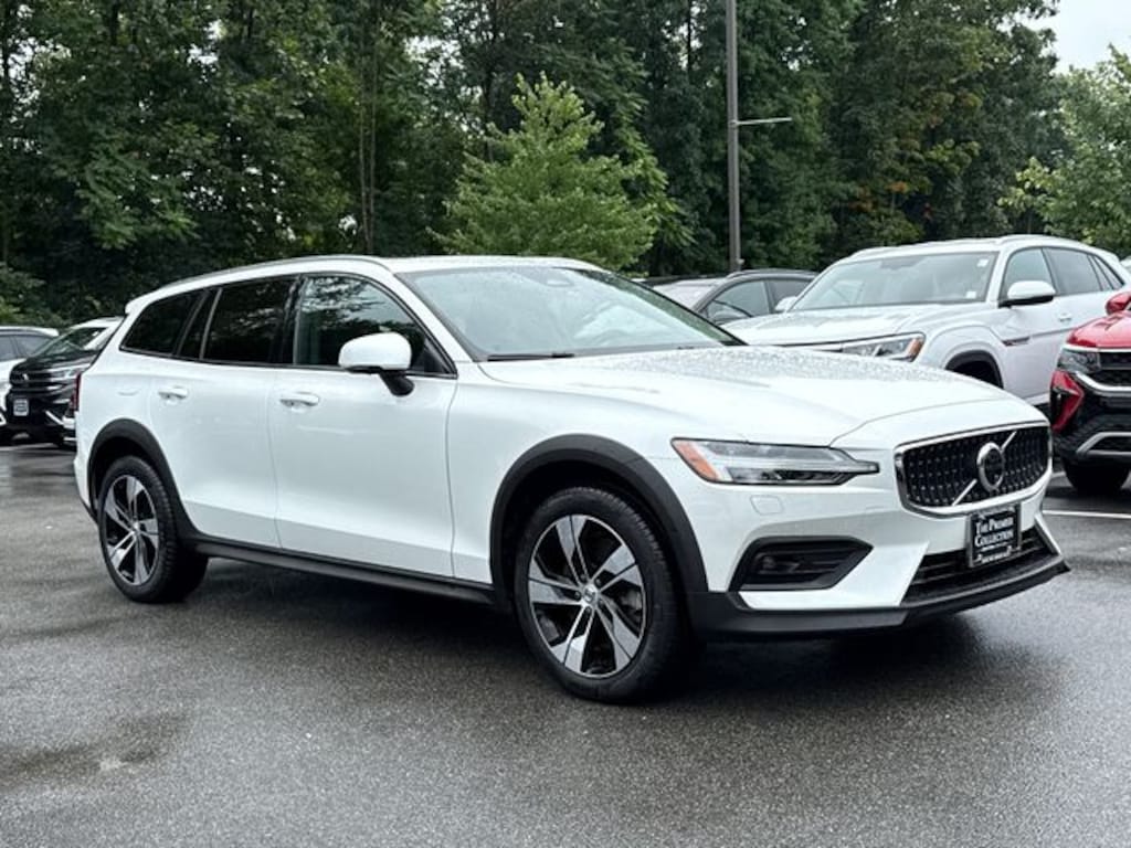 Certified 2025 Volvo V60 Cross Country B5 Plus Wagon
