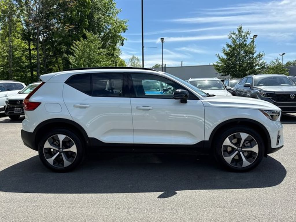 Used 2025 Volvo XC40 B5 Plus Dark Theme SUV