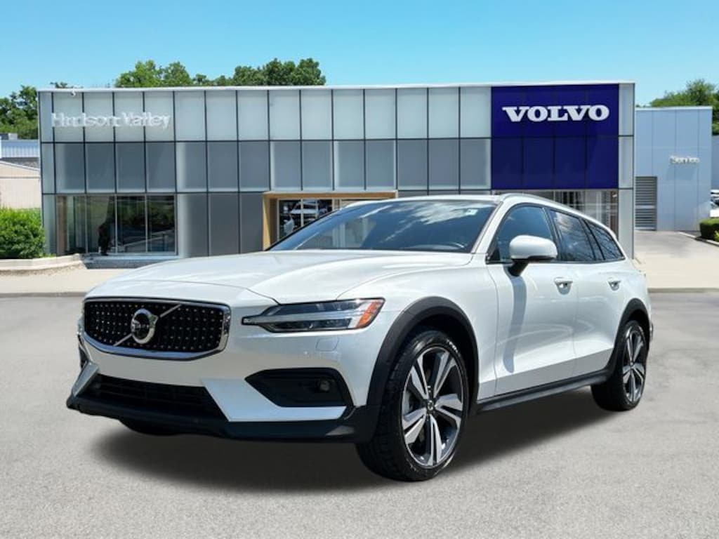 Certified 2025 Volvo V60 Cross Country B5 Plus Wagon
