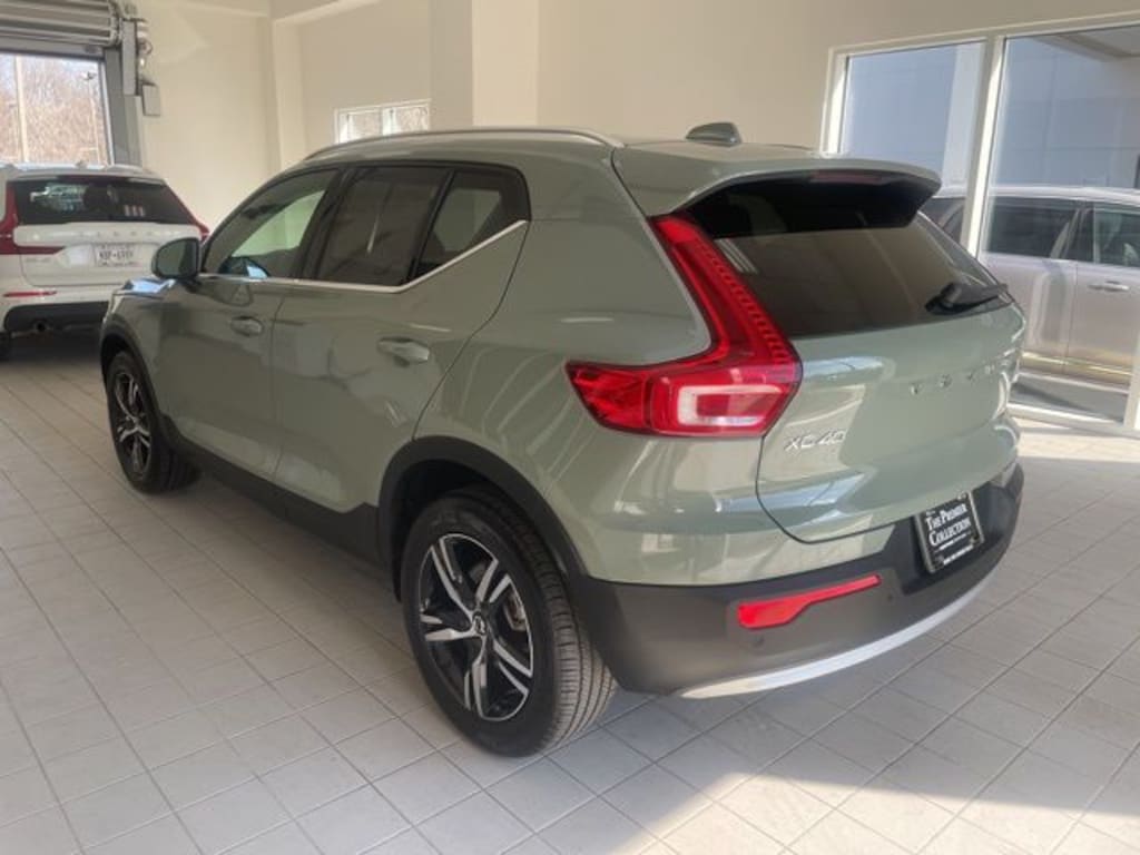 Certified 2025 Volvo XC40 B5 Core Bright Theme SUV