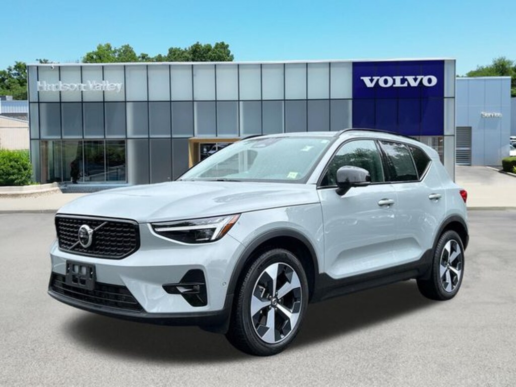 Certified 2026 Volvo XC40 B5 Plus SUV