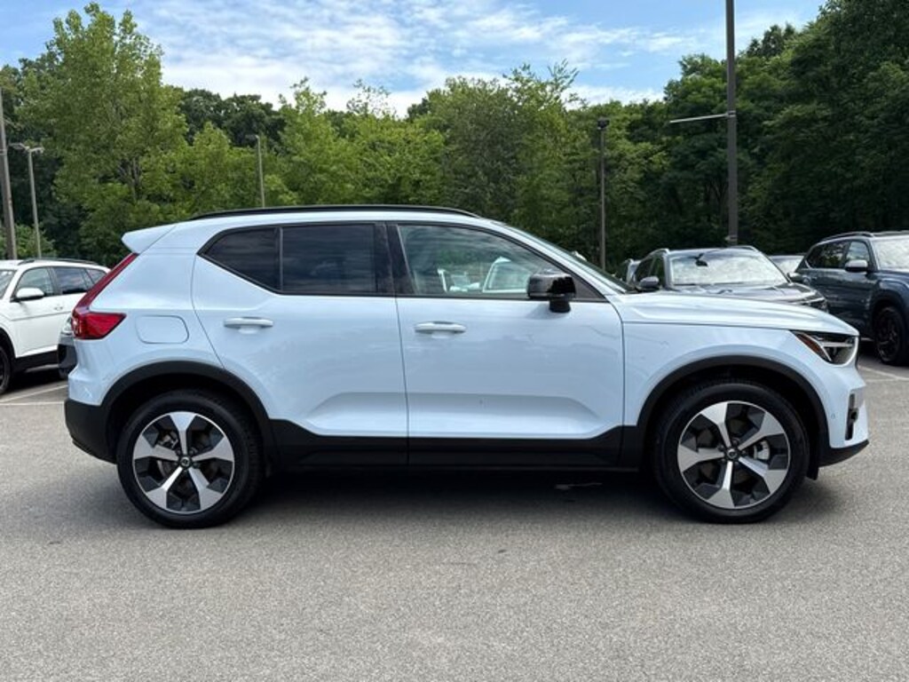 Certified 2026 Volvo XC40 B5 Plus SUV