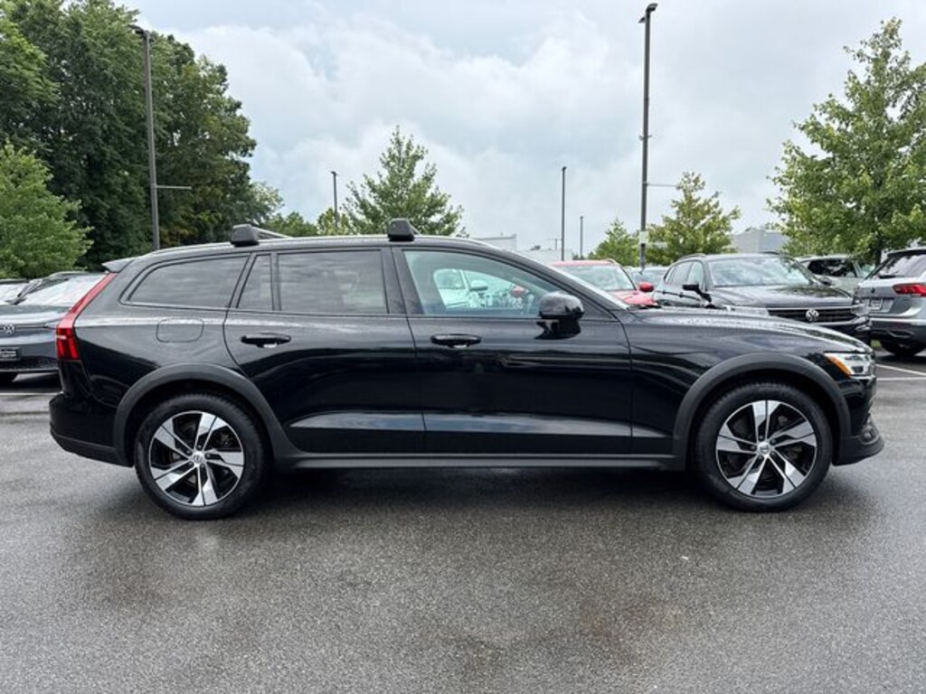 Used 2022 Volvo V60 Cross Country T5 AWD Wagon